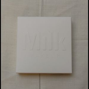 Milk Makeup Flex Highlighter Powder in Blitzed